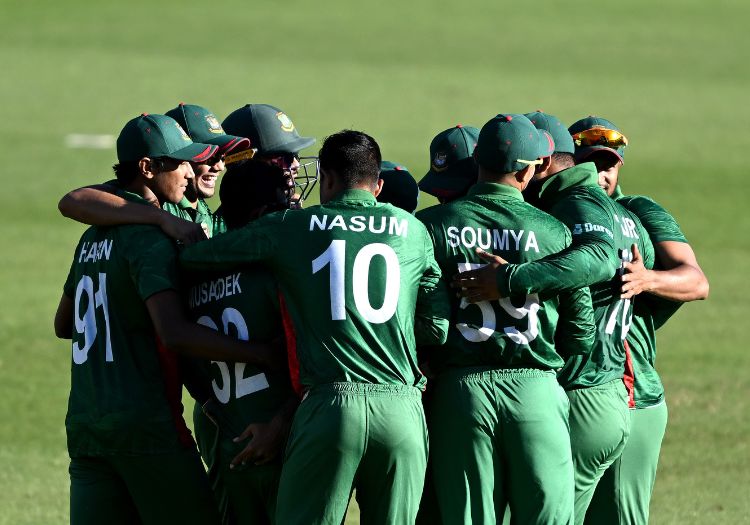 Bangladesh team huddle during match