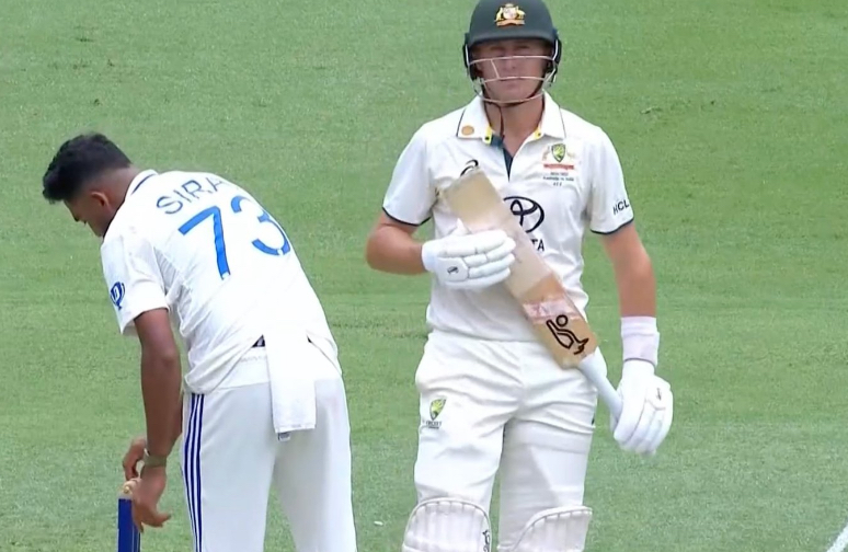 Siraj & Labuschagne changing the bails